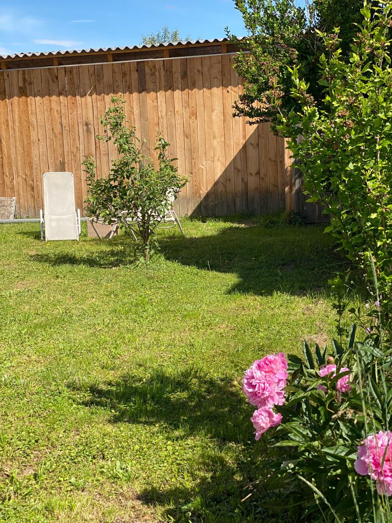 Garten Ferienwohnung in der alten Volksschule sammlunghirschfeld