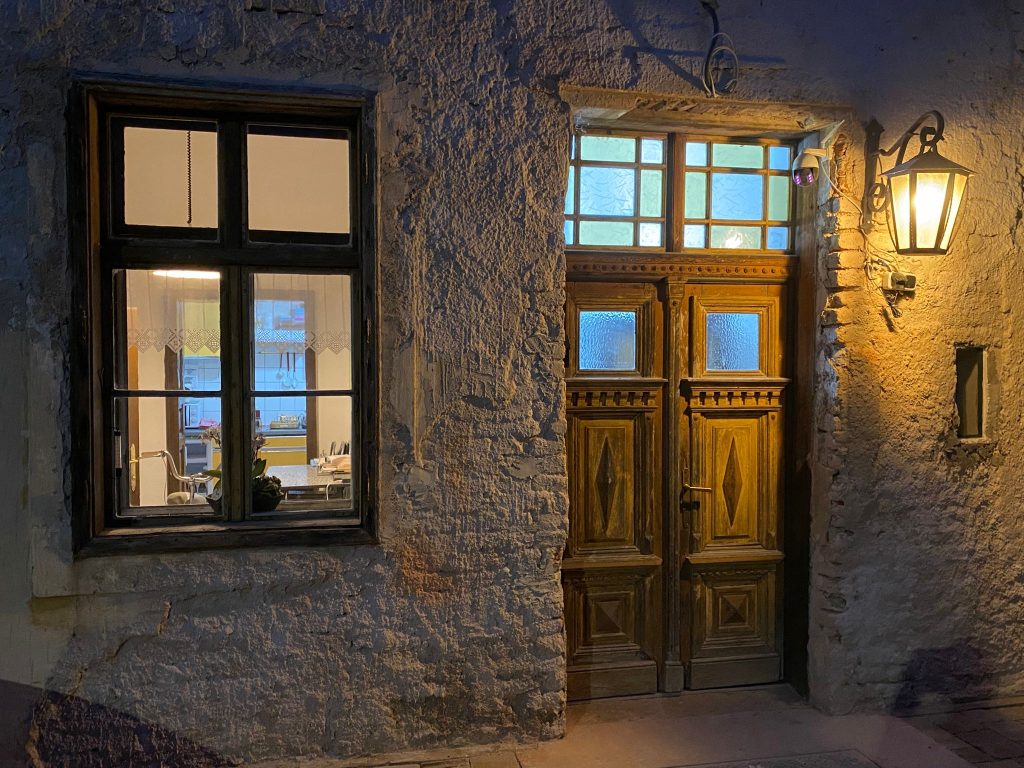 Nacht Ferienwohnung in der alten Volksschule sammlunghirschfeld